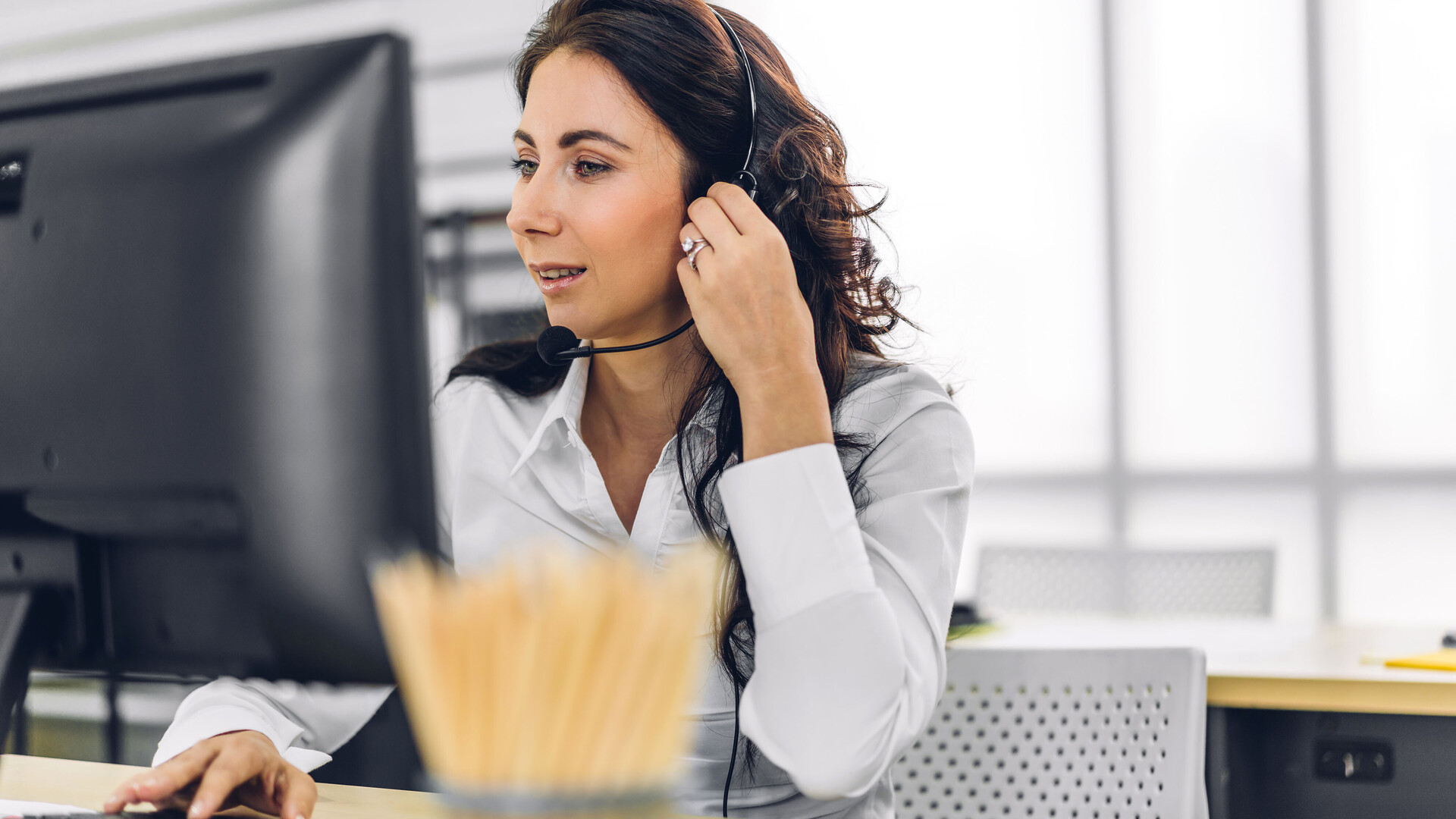 Frau mit Headset